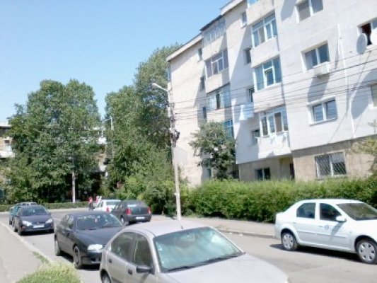 S-a trezit cu maşina avariată, în zona Far